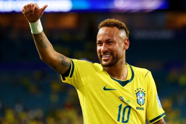 ネイマール　981日ぶりにブラジル代表復帰　観客は総立ちで大きな歓声