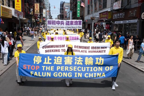 ニューヨークでパレード　中共による法輪功迫害開始から27年　　