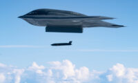 米爆撃機と対艦ミサイルの統合で抑止力が大幅向上