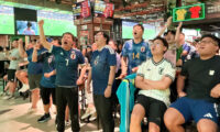 日本代表を応援した中国人ファン　当局が問題視