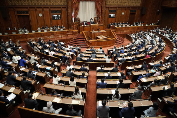 国旗損壊罪法が成立　2年以下の拘禁刑または20万円以下の罰金