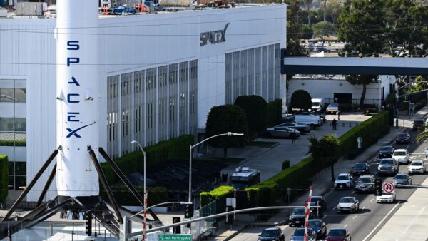 スペースXが中国製部品を排除　米企業で「脱中国」が加速
