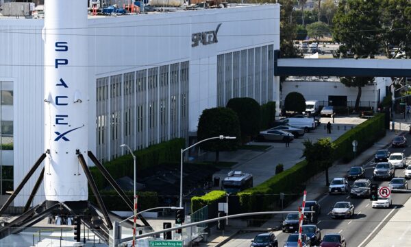 スペースXが中国製部品を排除　米企業で「脱中国」が加速