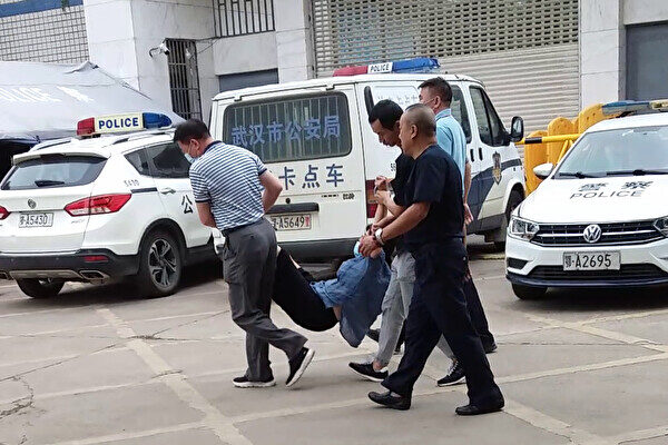 法輪功迫害　法の及ばぬ地　洗脳班と精神病院における迫害の闇