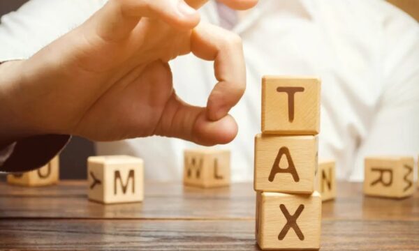 中共　財政難で富裕層への課税強化　海外信託に20％