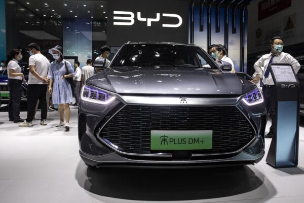 中国自動車ディーラー苦境　7割超が半年目標未達　管理職給与ゼロの動きも