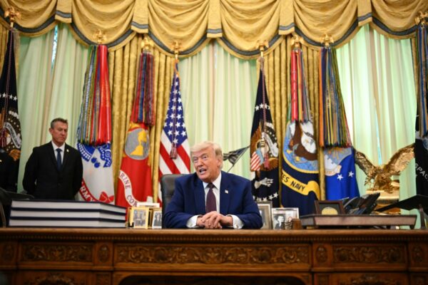 トランプ氏　商船攻撃で対イラン姿勢を転換