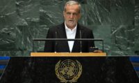 イラン大統領　最高指導者との「意思疎通が非常に困難」