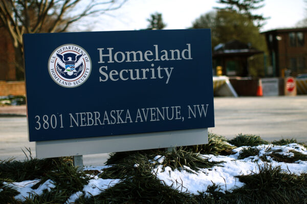 米国が留学生の卒業後就労に10万ドルの手数料を検討か