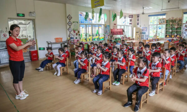 子どもが減り、幼稚園も教員も減る中国　教員養成校は「介護」など新分野へ