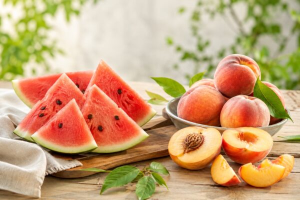 スイカと桃：暑い夏を「清」と「補」で養生する最強コンビ