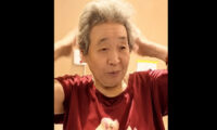 中国の78歳女性、若者顔負けのフサフサ髪　毎日100回以上ブラッシング