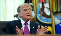 トランプ氏　中国銀行に制裁示唆　イラン取引でドル金融網から排除も