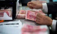 中国の中小銀行が1年で670行減少　景気低迷で再編加速