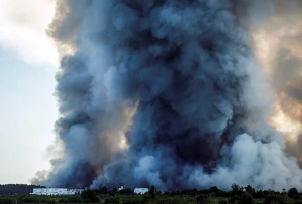 ウクライナ軍ドローン　ロシア最大級の製油所を攻撃　大規模火災