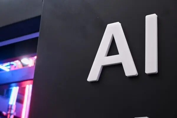 目的達成のため「手段を選ばない」AI　英政府機関が警告