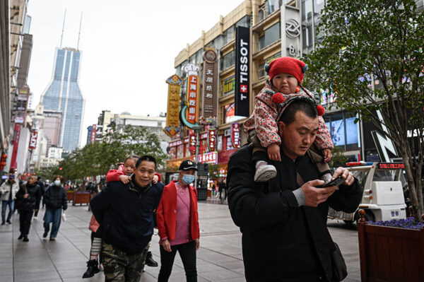中国　少子化で幼稚園教員が1年に約22万人減　園数・園児数も大幅減