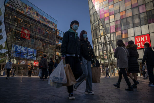 「買うより借りる」中国の若者に広がるレンタル消費　内需刺激に新たな課題