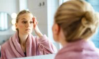肝疾患の隠れたサイン　手のひらと目で確認したい体の変化