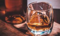 アルコールを飲む人は有害な口腔細菌が多い？　研究で判明