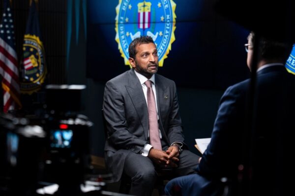 米FBI長官にインタビュー　改革を語る　AI導入・現場重視に転換