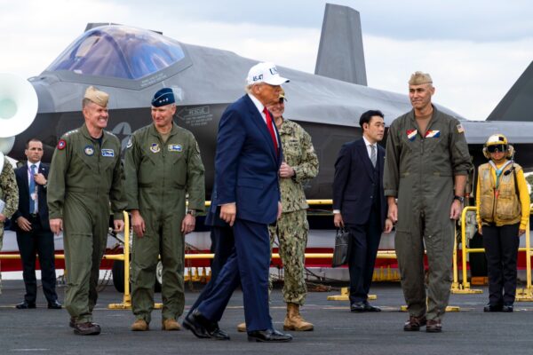 トランプ氏が空母を「蒸気式」から「電磁式」へ　知っておくべきこと