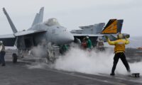 トランプ氏が覚書　空母の発艦システムを転換　電磁式から蒸気式へ