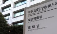 市販類似薬に追加負担　アトピー保湿剤は対象外へ　厚労省が新制度の中間とりまとめ案