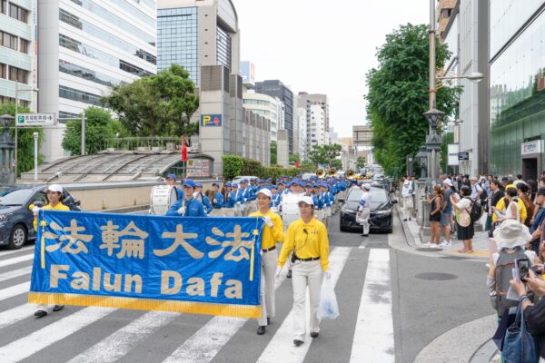 大阪市内で法輪功迫害停止を求めるパレード　沿道から上がる支援の声