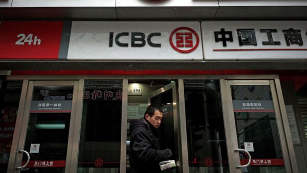 中国工商銀行　ファーウェイの13億ドル中国送金を支援　調査で判明