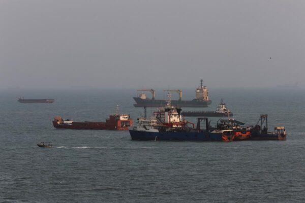 米国の制裁と海上封鎖でイラン経済が深刻な危機　交渉力低下の行方