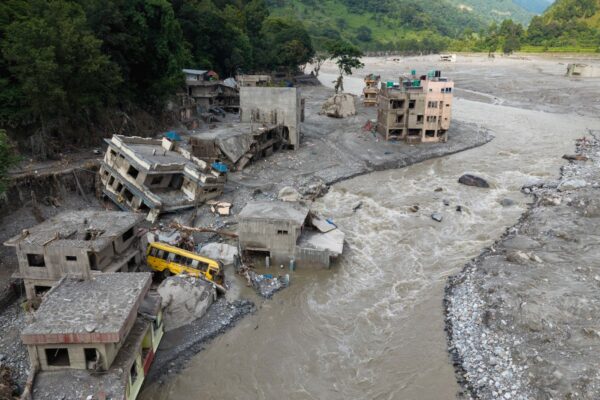 ネパール洪水で1000人超死亡　中共の上流開発が被害拡大か