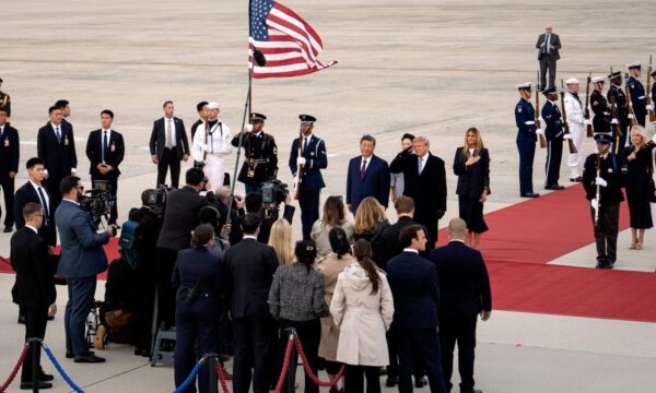 トランプ米大統領　習近平を異例の歓迎　歓迎式典ではB2とF22が上空飛行
