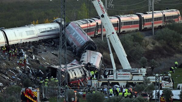 スペイン高速鉄道で追突事故　公開録音で明らかになる重要な17分間