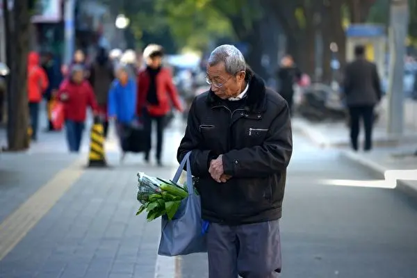 親孝行も外注する時代？中国で広がる新サービス