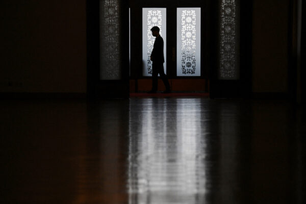 【独占】その支援は罠だった　中国の秘密警察が使う「撒き餌」工作