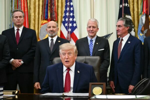 トランプ氏　韓国の対米2千億ドル投資を発表　原発8基やアラスカLNG